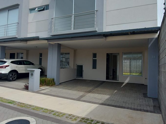 Venta casa en Mercedes Heredia