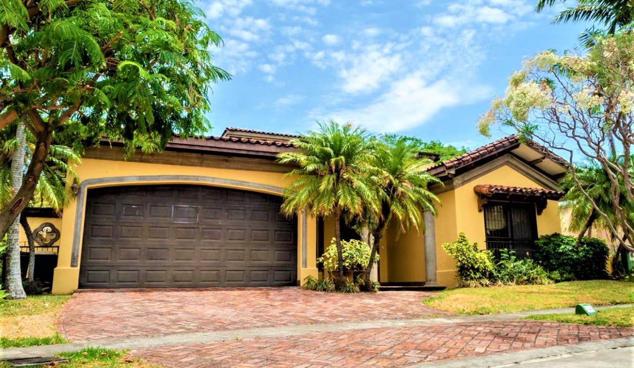 Casa-En-Venta-en-Bosques-de-Lindora-8