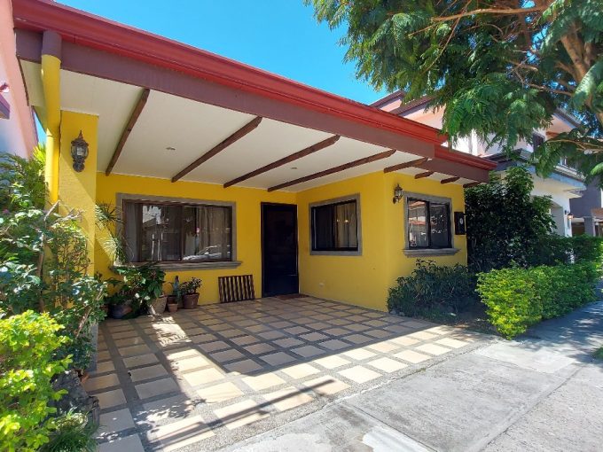 Venta casa en condominio Villa Flores. Alajuela 