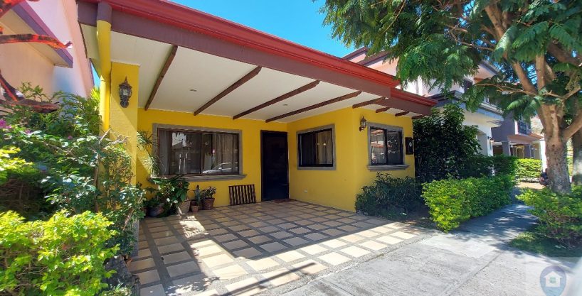 Venta casa en condominio Villa Flores. Alajuela 