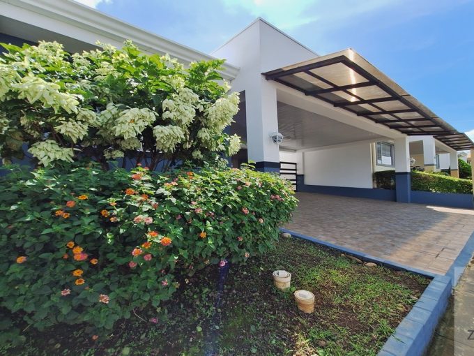 Condominio Málaga Santa Bárbara, Casa venta