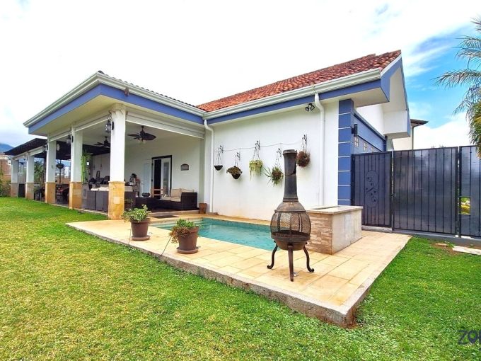 Casa en residencial Lomas del Zurquí