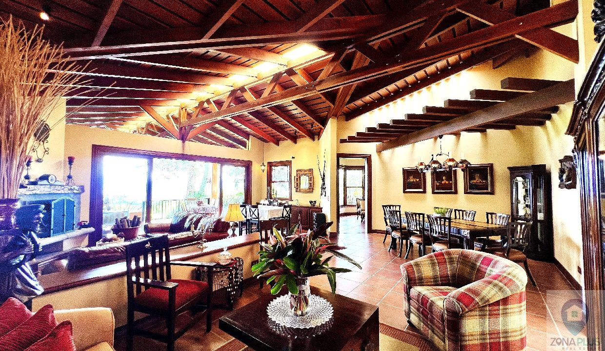 IMG_880Casa de lujo en Heredia